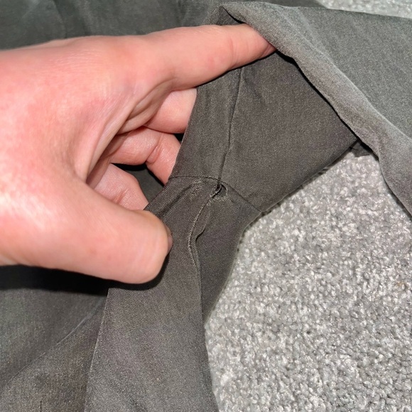 Chelsea Cambell Petites Gray 100% Silk Button Up Blouse Size 8 - Picture 5 of 7